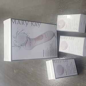 Mary Kay White Skincare Tool for Gentle Cleansing Plus 3  two pks of brush heads